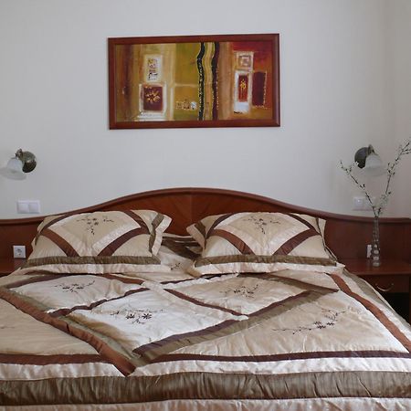 Szerencsemak Panzio Apartment Kehidakustány Room photo