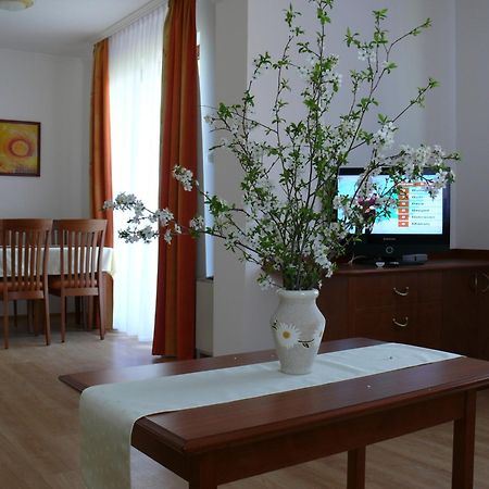 Szerencsemak Panzio Apartment Kehidakustány Room photo