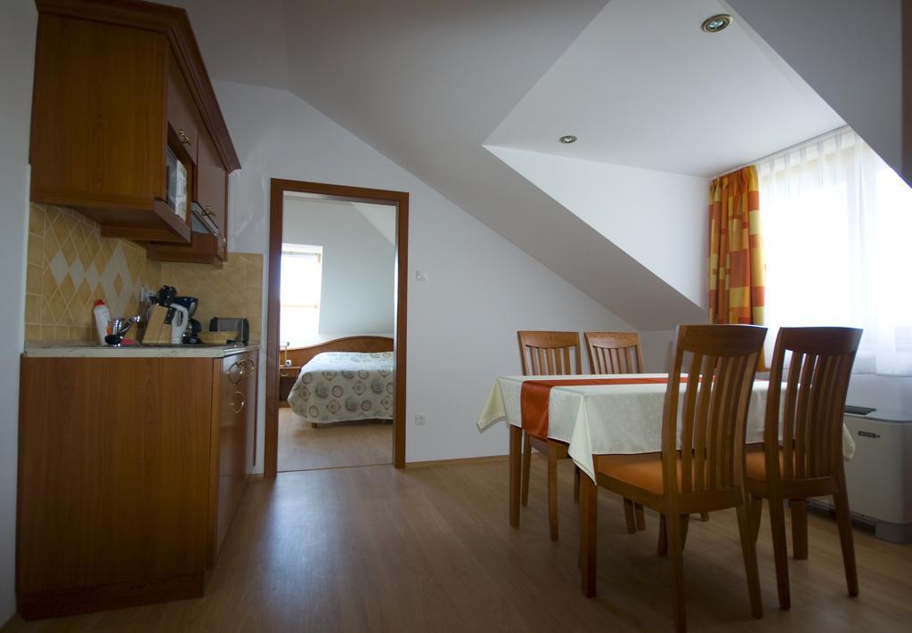 Szerencsemak Panzio Apartment Kehidakustány Room photo