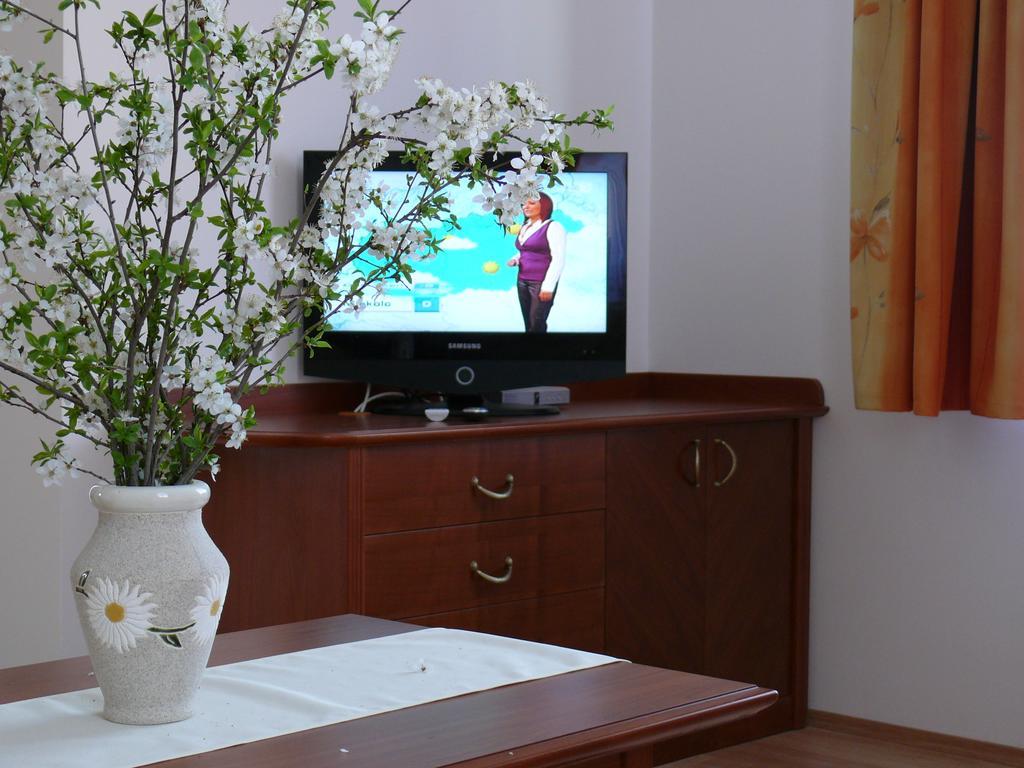 Szerencsemak Panzio Apartment Kehidakustány Room photo