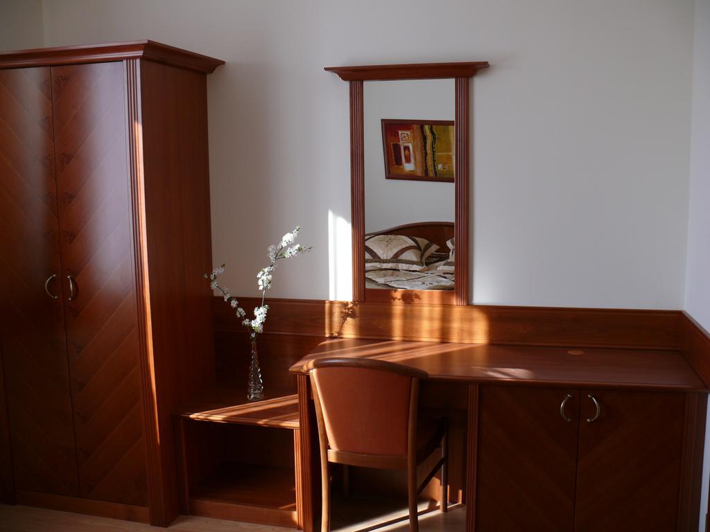 Szerencsemak Panzio Apartment Kehidakustány Room photo