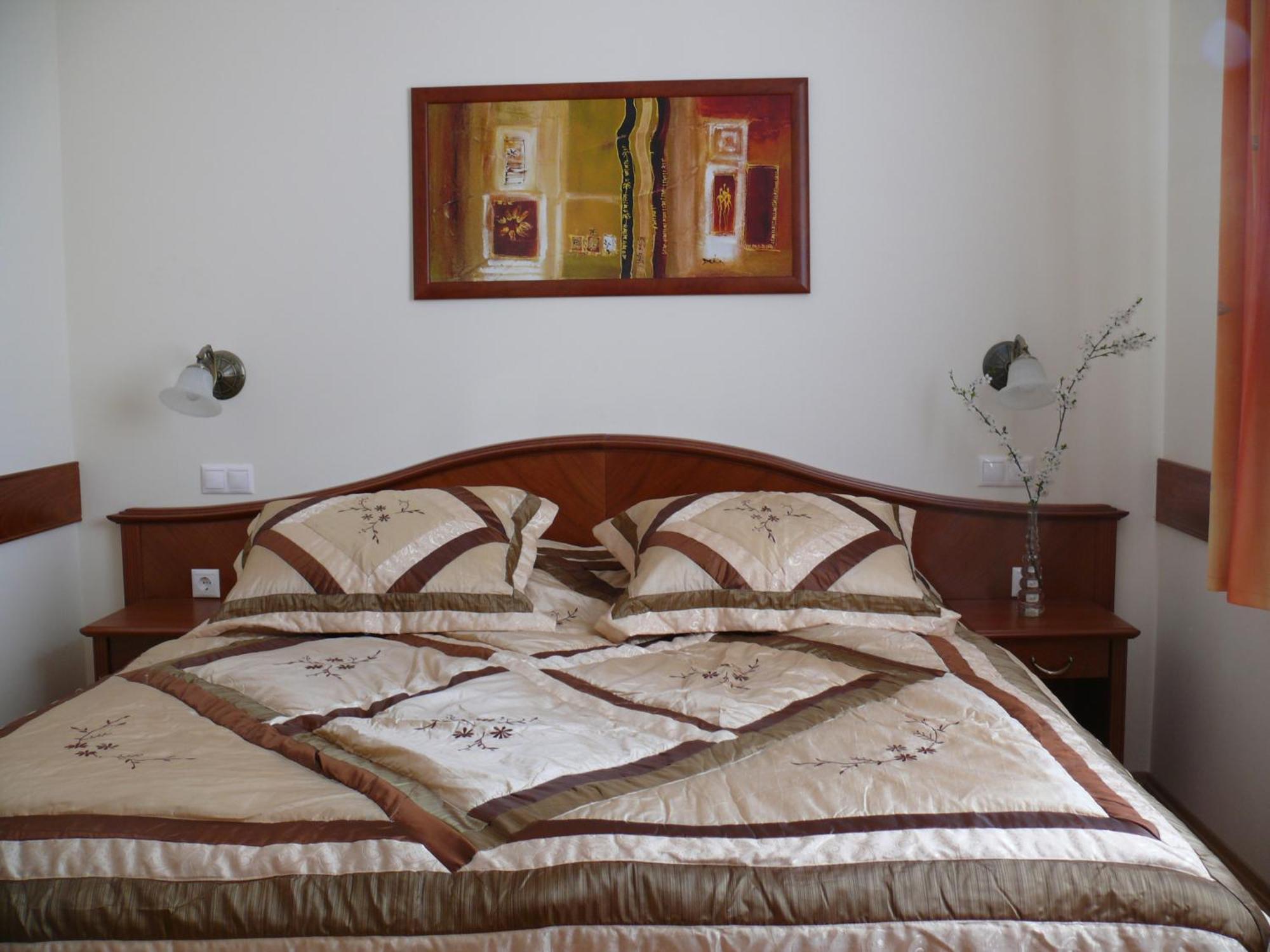 Szerencsemak Panzio Apartment Kehidakustány Room photo