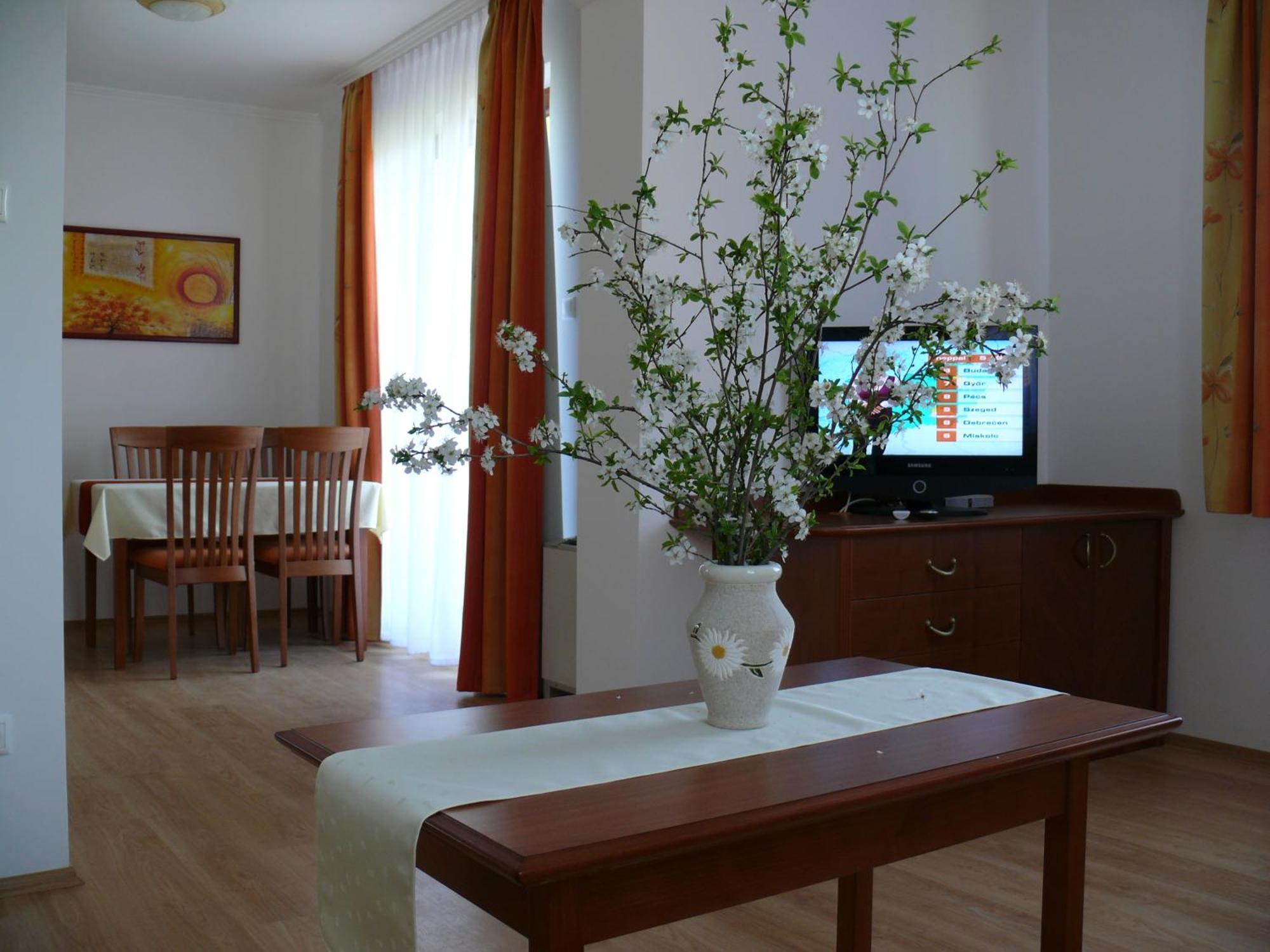 Szerencsemak Panzio Apartment Kehidakustány Room photo